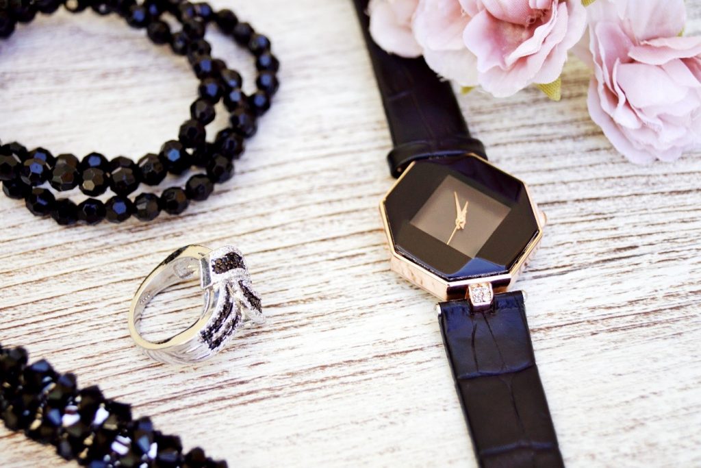 diseñar pulseras para hombres y mujeres